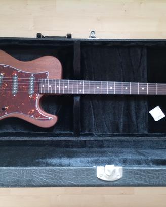 chitarra elettrica tipo Fender di liuteria appena 