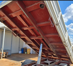 Eurocargo ribaltabile trilaterale senza licenza