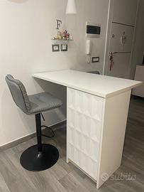 tavolo  da bar completo di sgabelli