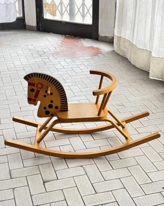 Cavallino a dondolo in legno