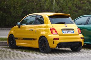 LEGGERE Abarth 595 competizione Performance