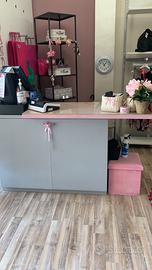 Arredamento negozio abbigliamento e accessori
