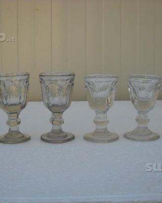 Antichi bicchieri per liquore