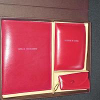 set da viaggio in similpelle rossa