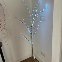 albero natale luci fredde fiori stilizzato ferro