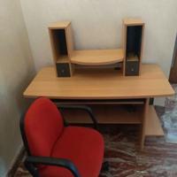 scrivania porta computer