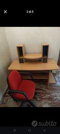 scrivania porta computer