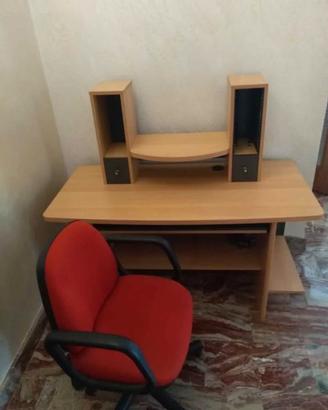 scrivania porta computer