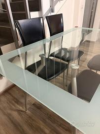Tavolo design cristallo moderno, sedie