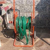 Carrello avvolgitubo da giardino con tubo incluso
