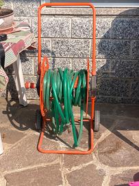 Carrello avvolgitubo da giardino con tubo incluso