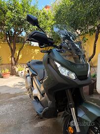 Honda X-ADV da vetrina