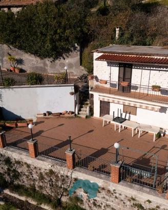 Poli: unifamiliare con giardino