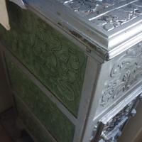 stufa antica in ceramica e ghisa 