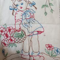 centrino ricamato bimba