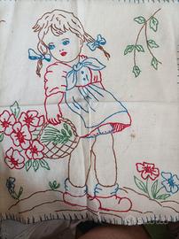 centrino ricamato bimba