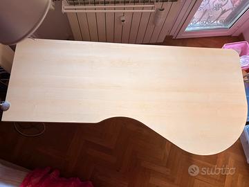 Scrivania moderna grande con lato stondato e sedia