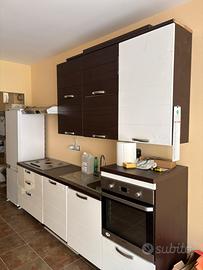 Cucina, divano e tavolo tutto a 500€