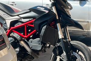 Hypermotard 821