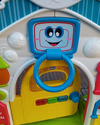 Gioco per bambini/e a forma di casa.