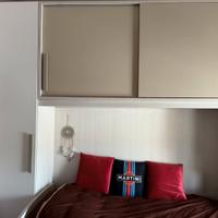 Cameretta a ponte con armadio e letto singolo