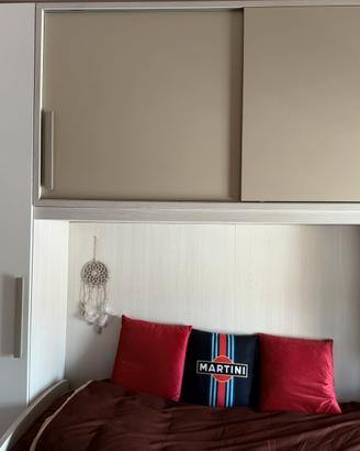 Cameretta a ponte con armadio e letto singolo