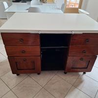 Isola in legno per la casa