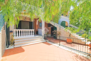 VILLA A SCHIERA A CAMPOMARINO