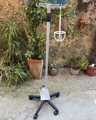 Piantana per ipodermoclisi