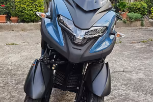YAMAHA Tricity 300