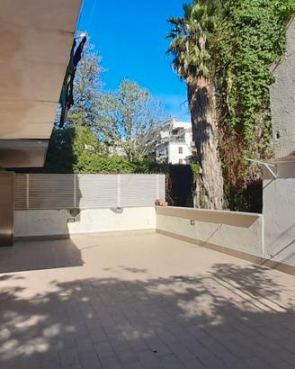 2 Bivani con riservata terrazza ad.ze Piazza Roma