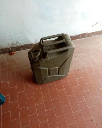 tanica per benzina in ferro