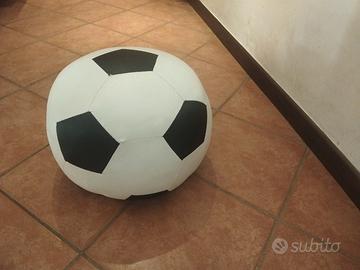 pouf a forma di pallone da calcio