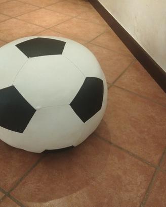 pouf a forma di pallone da calcio