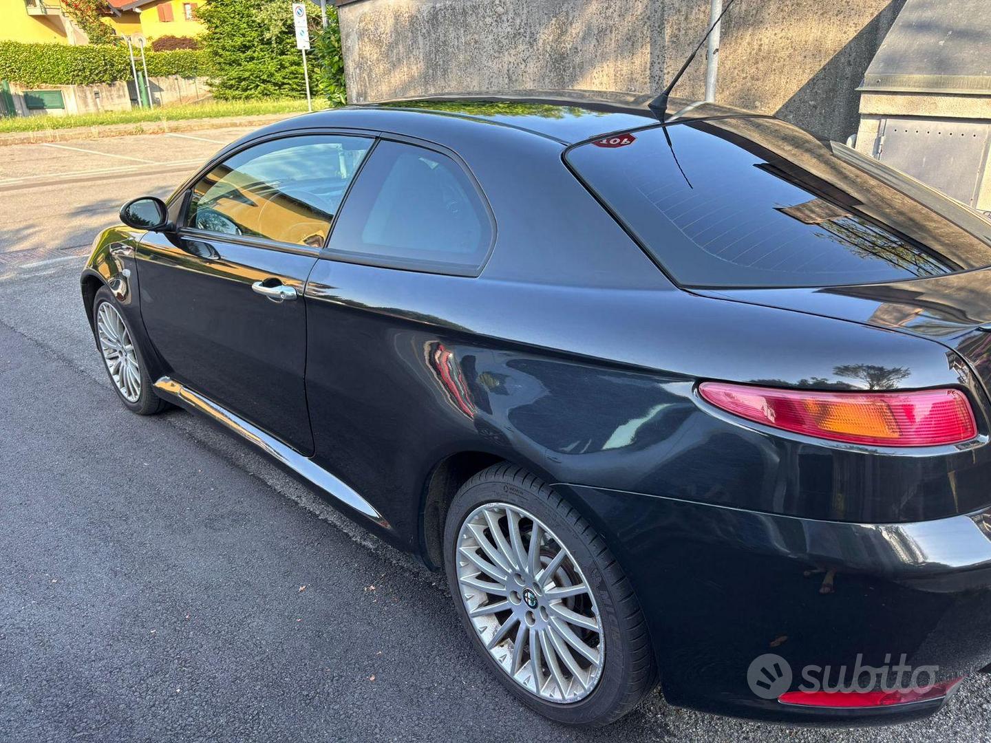 Alfa Romeo Gt 2004 photo 2
