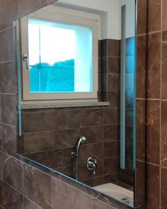 Specchio da bagno illuminato