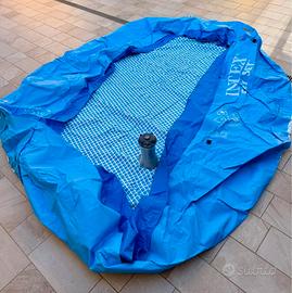 Piscina tonda con pompa di filtraggio