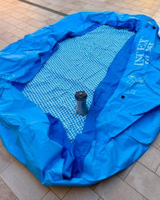 Piscina tonda con pompa di filtraggio