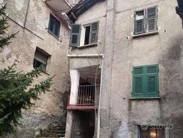 Immobile in asta di 175 m² con più di 5 locali a V