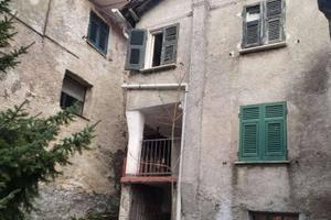 Immobile in asta di 175 m² con più di 5 locali a V