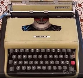 macchina da scrivere Olivetti Lettera 22 verde