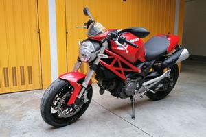 Ducati Monster 696 plus