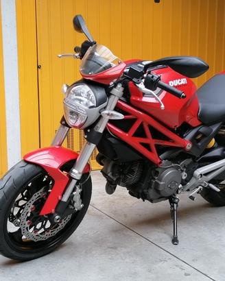 Ducati Monster 696 plus