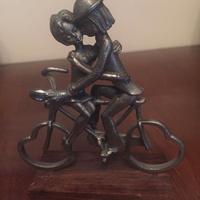 Peynet, gli innamorati in bicicletta