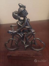 Peynet, gli innamorati in bicicletta