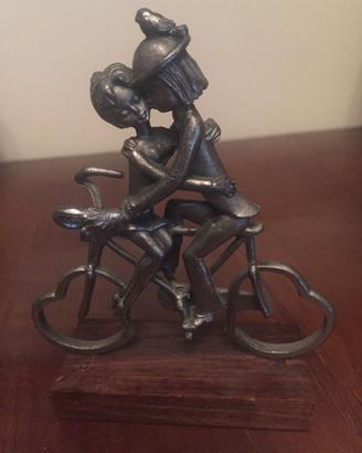 Peynet, gli innamorati in bicicletta
