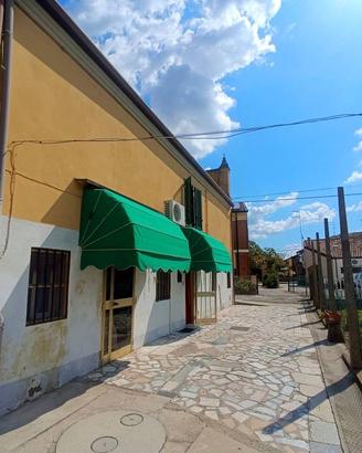Villa di 153 m² con più di 5 locali e box auto a C