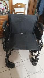 Carrozzina pieghevole per disabili mai usata