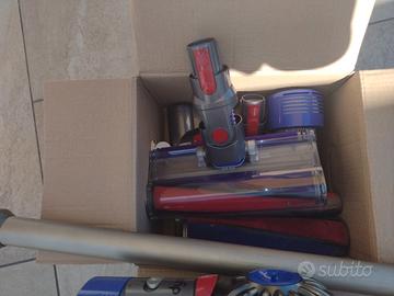 scopa elettrica Dyson con accessori 