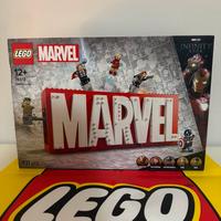 Logo e Minifigure MARVEL #76313
